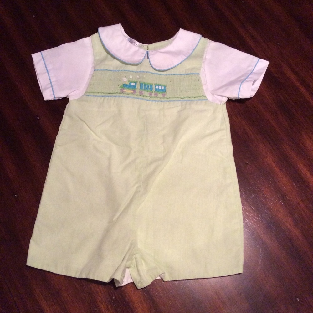 Petit Ami smocked train shortall